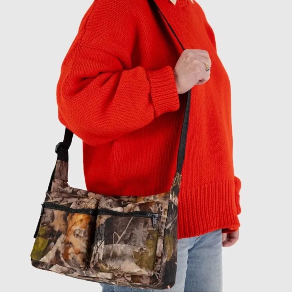 NWOT Baggu Medium Cargo
Crossbody - Photo Forest